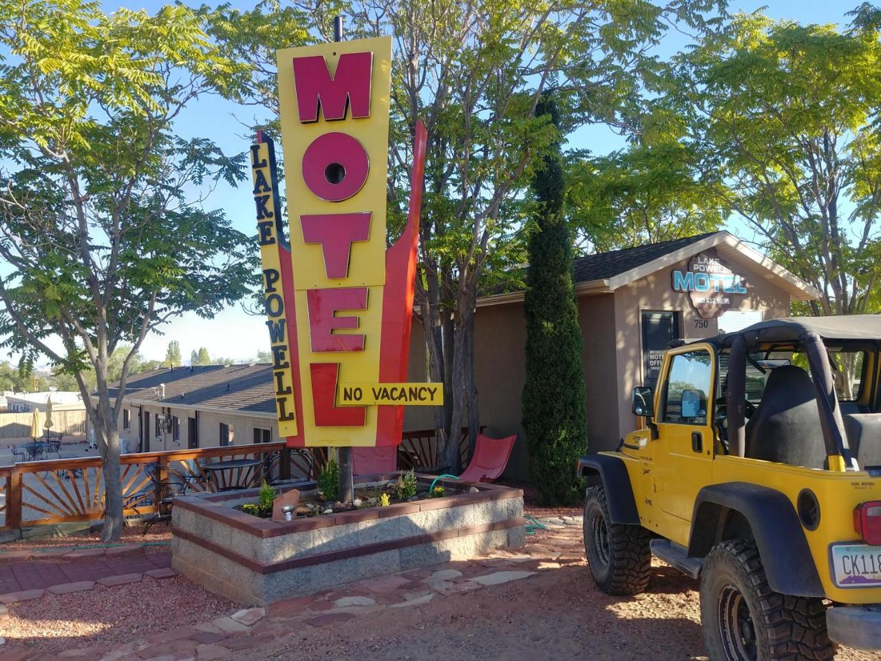 Lake Powell Motel & Apartments Page Exteriör bild
